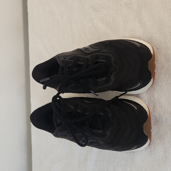 Saucony Triumph Sneakers - Picture 2 of 7